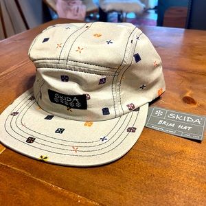 NEW Skida brim hat Dune print
